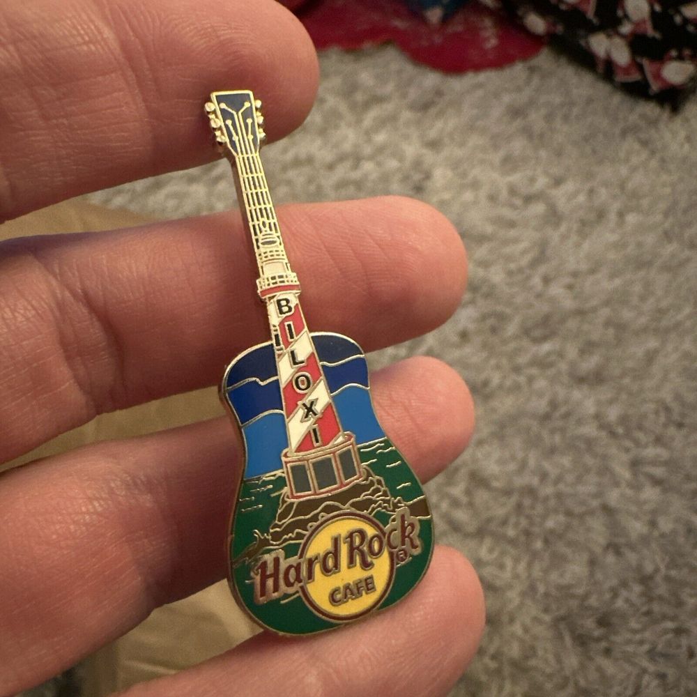 Hard Rock Cafe Lighthouse Guitar Core 2007 Biloxi (no post backs)